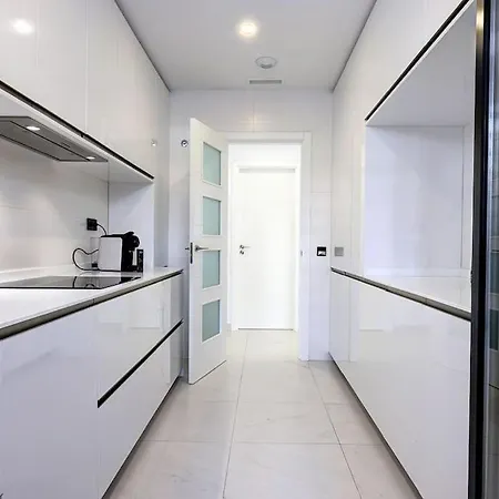 2 Bedroom Ground Floor @ Hills! *