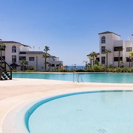 2 Bedroom Ground Floor @ Hills! *