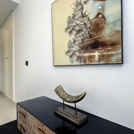 2 Bedroom Ground Floor @ Hills!