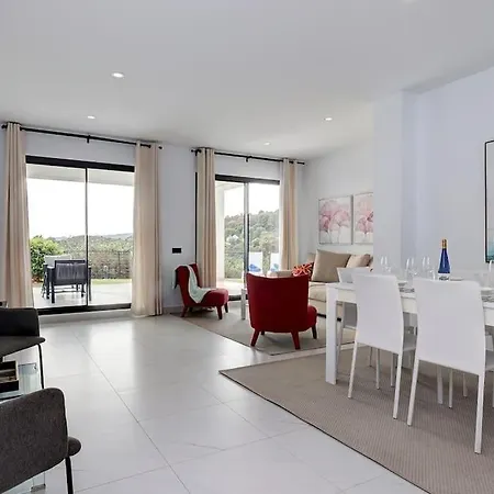2 Bedroom Ground Floor @ Hills! *