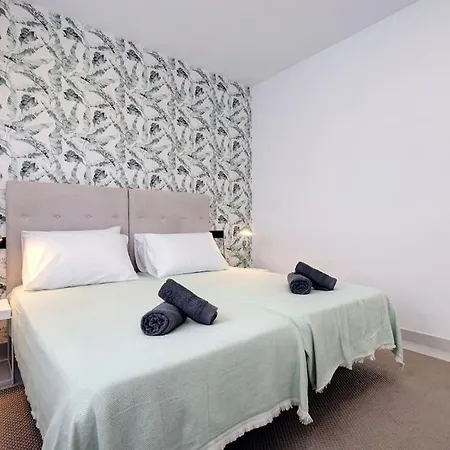 Apartment 2 Bedroom Ground Floor @ Hills!