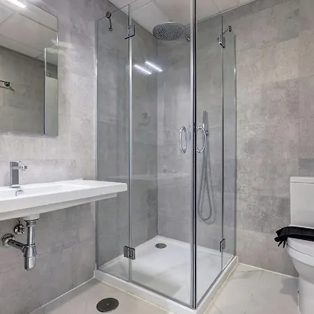2 Bedroom Ground Floor @ Hills! Apartment *
