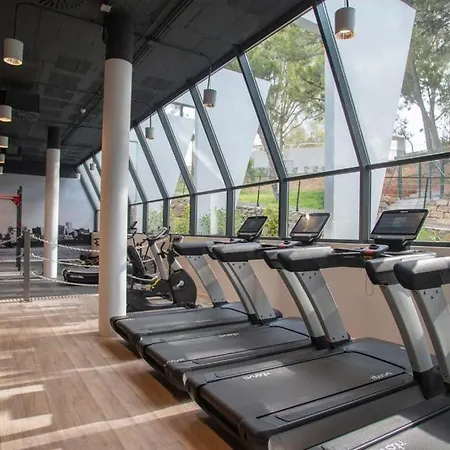 2 Bedroom Ground Floor @ Hills! Apartment